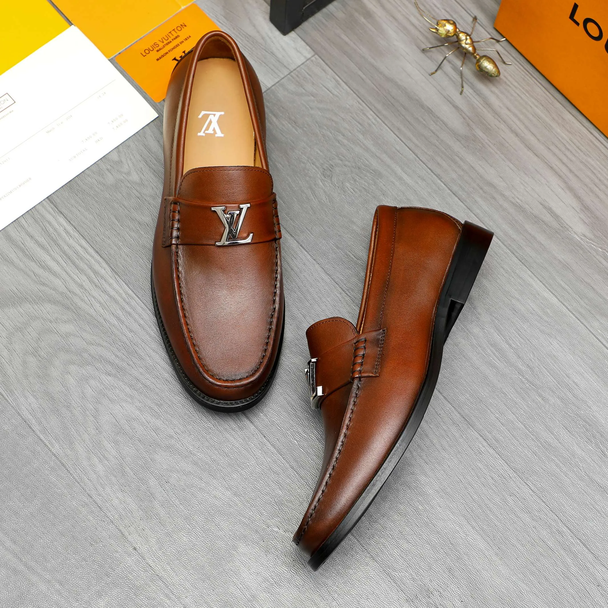 Men's shoes 💰442 Product trademark: LV "Louis Vuitton" business slip-on leather shoes Regular size: 38-46 (45.46 custom-made, non-returnable) Product materials: Selected color-brushed cowhide upper, cowhide lining, original rubber outsole